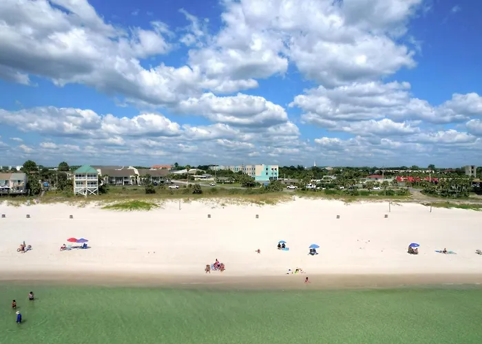 Travelodge By Wyndham Panama City Beach / Beachfront