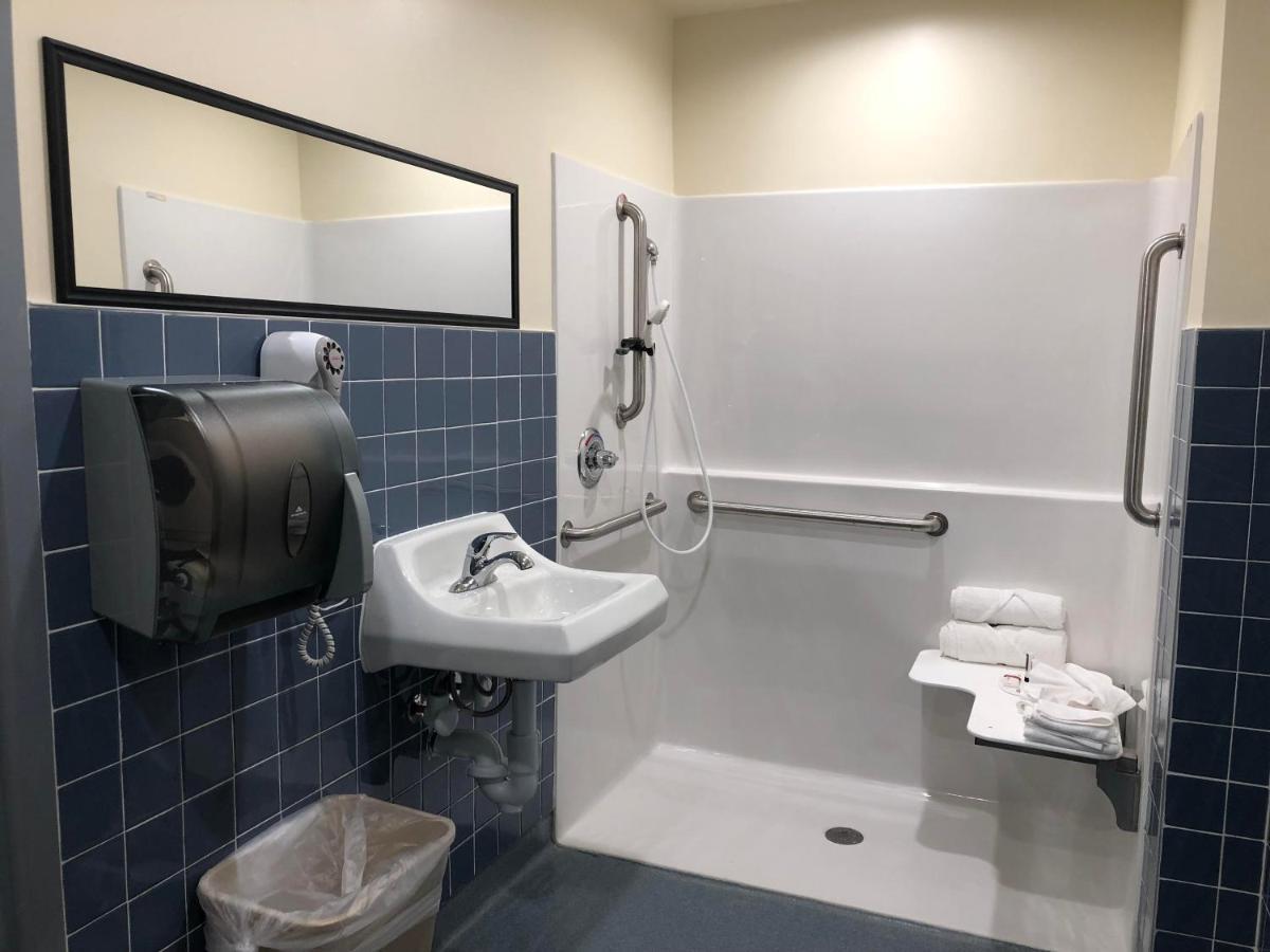 Travelodge By Wyndham Panama / Beachfront Hotel
